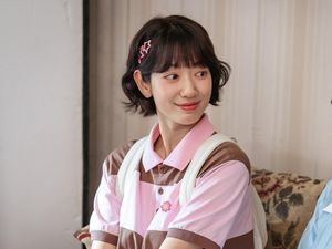 Transformasi Park Shin Hye Jalani Kehidupan Ganda di Undercover Miss Hong