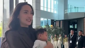 Erika Carlina mengaku naluri sebagai ibu membuatnya otomatis ingin cepat pulang ke rumah setelah beraktivitas. Foto: Instagram Erika Carlina