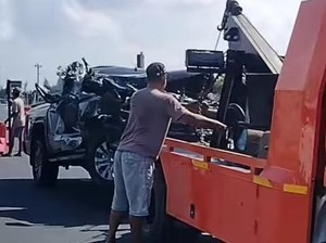 Mobil Double Cabin Ringsek Tabrak Truk-Motor di Exit Tol Prambanan