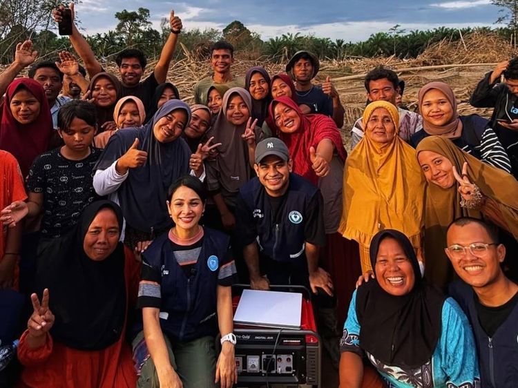 POV Fadil Jaidi di Aceh Tamiang, Warga Bersorak Dibawakan Genset dan Starlink