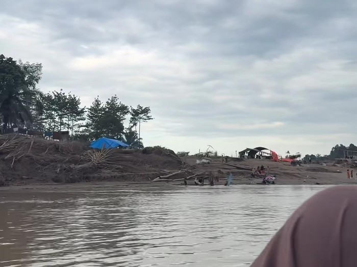 Fadil Jaidi datang langsung ke Desa Sekumur, Aceh Tamiang, Aceh.