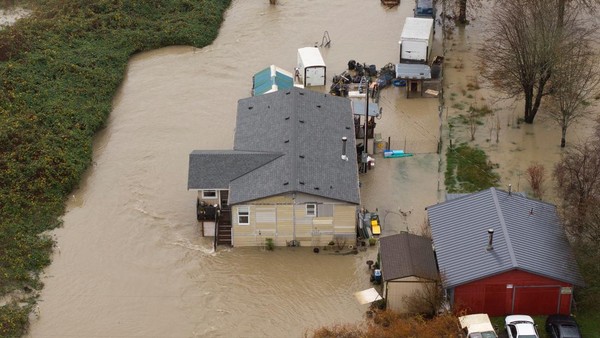 Foto Udara Banjir Parah Akibat Sungai Meluap di Washington