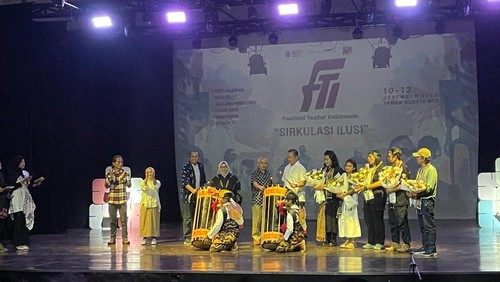 Festival Teater Indonesia (FTI) 2025 di Mataram resmi dibuka oleh Gubernur Nusa Tenggara Barat (NTB), Lalu Muhammad Iqbal. (M. Zahiruddin/detikBali)