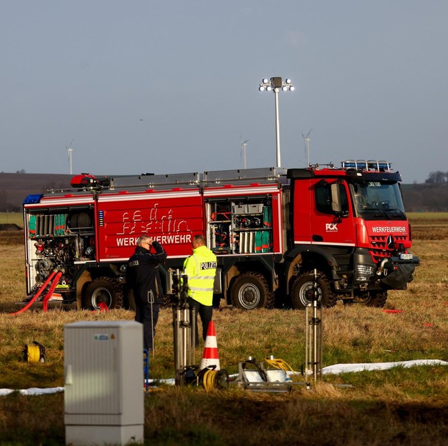 Gerak Cepat Damkar Tangani Kebocoran Pipa Minyak 200 Ribu Liter