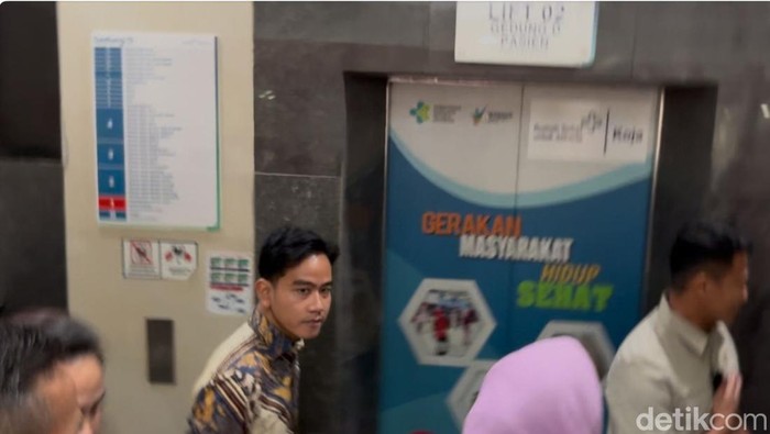 Gibran Datangi RSUD Koja, Jenguk Siswa-Guru Korban Ditabrak Mobil MBG