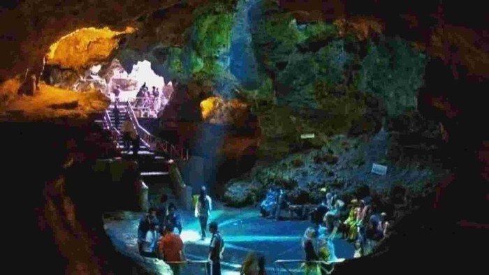 Pesona Cahaya Surga Goa Putri Asih di Tengah Hutan Tuban yang Menakjubkan