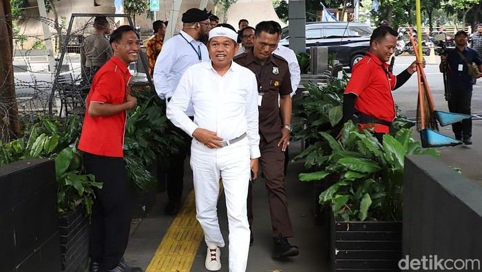 Gubernur Jawa Barat Dedi Mulyadi mendatangi Gedung Merah Putih KPK di Jakarta, Kamis (11/12/2025). Ia melakukan koordinasi dan supervisi terkait penyelamatan aset negara, normalisasi sungai, dan pengawasan tata ruang.