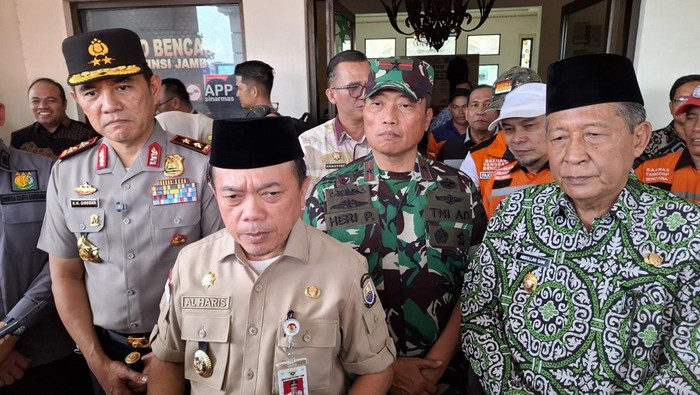 Jambi Kirim Bantuan Sembako dan Donasi untuk Korban Bencana Sumatera