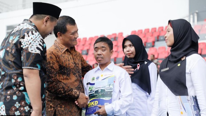 Terbanyak Se-Indonesia, Gubernur Luthfi Beri SK ke 13.111 PPPK Paruh Waktu