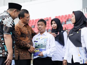 Terbanyak Se-Indonesia, Gubernur Luthfi Beri SK ke 13.111 PPPK Paruh Waktu