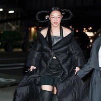 Audrey Nuna, pengisi vokal karakter Mira, lebih kental dengan nuansa edgy, nyentrik dan eksperimental. Sesekali, penyanyi berdarah Korea Selatan yang meniti karier di Amerika ini juga menyelipkan nuansa gothic pada penampilannya. Foto: GC Images/Aeon