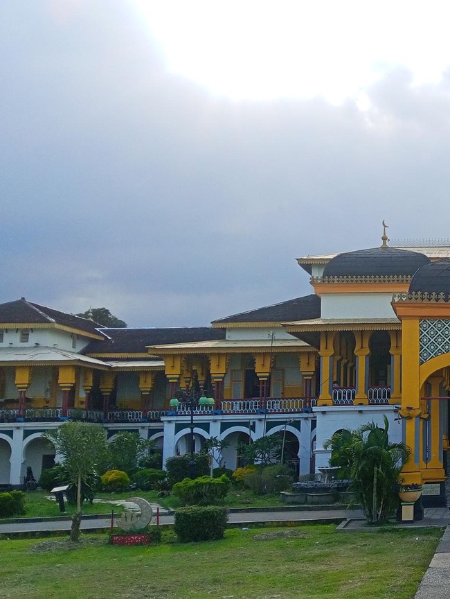 Indahnya Arsitektur Istana Maimun yang Telah Berdiri Ratusan Tahun