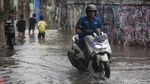 Jalanan di Pamulang Tangsel Banjir Usai Hujan Deras