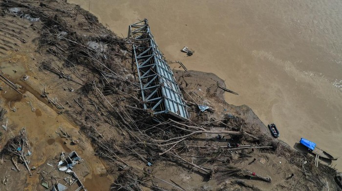Jembatan Penghubung Bireuen-Bener Meriah Diperbaiki Usai Diterjang Banjir