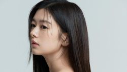 Pesona Jung So Min di Foto Profil Agensi Baru