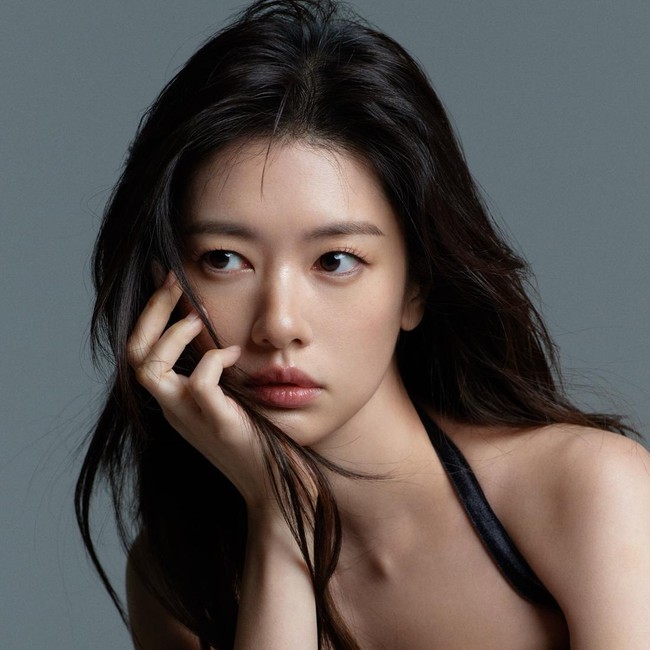 Pesona Jung So Min di Foto Profil Agensi Baru