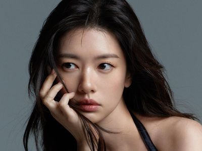 Pesona Jung So Min di Foto Profil Agensi Baru
