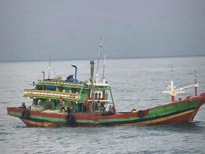 KKP Selamatkan Kapal Nelayan yang Hampir Tenggelam di Laut Jawa