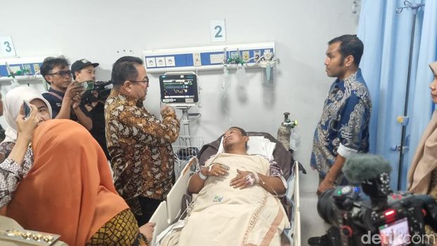 Kapolda Metro Jaya Irjen Asep Edi Suheri dan Wakil Gubernur (Wagub) Jakarta Rano Karno mendatangi RSUD Koja, Jakarta Utara (Jakut). (Taufiq S/detikcom) Kapolda Metro Jaya Irjen Asep Edi Suheri dan Wakil Gubernur (Wagub) Jakarta Rano Karno mendatangi RSUD Koja, Jakarta Utara (Jakut). (Taufiq S/detikcom)