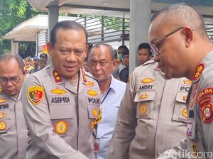 Kapolda Metro dan Wagub DKI Jenguk Siswa SD Cilincing Ditabrak Mobil MBG