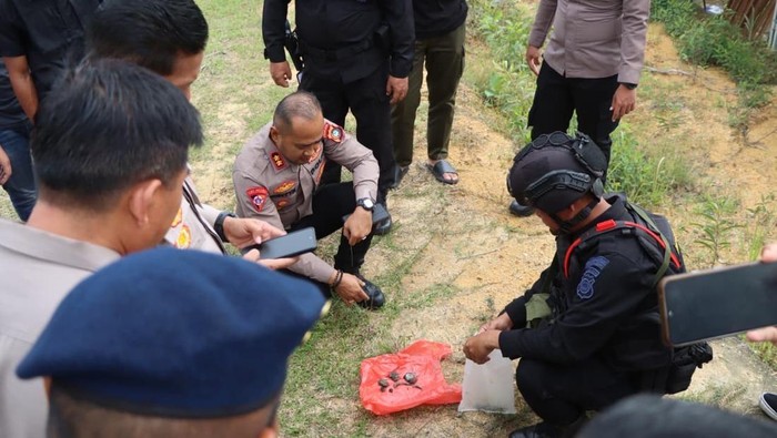 Jibom Musnahkan Granat yang Ditemukan Nelayan Bangka Barat