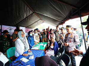 Kapolri Tinjau Posko Kesehatan dan Dapur Umum Pengungsian di Aceh Tengah