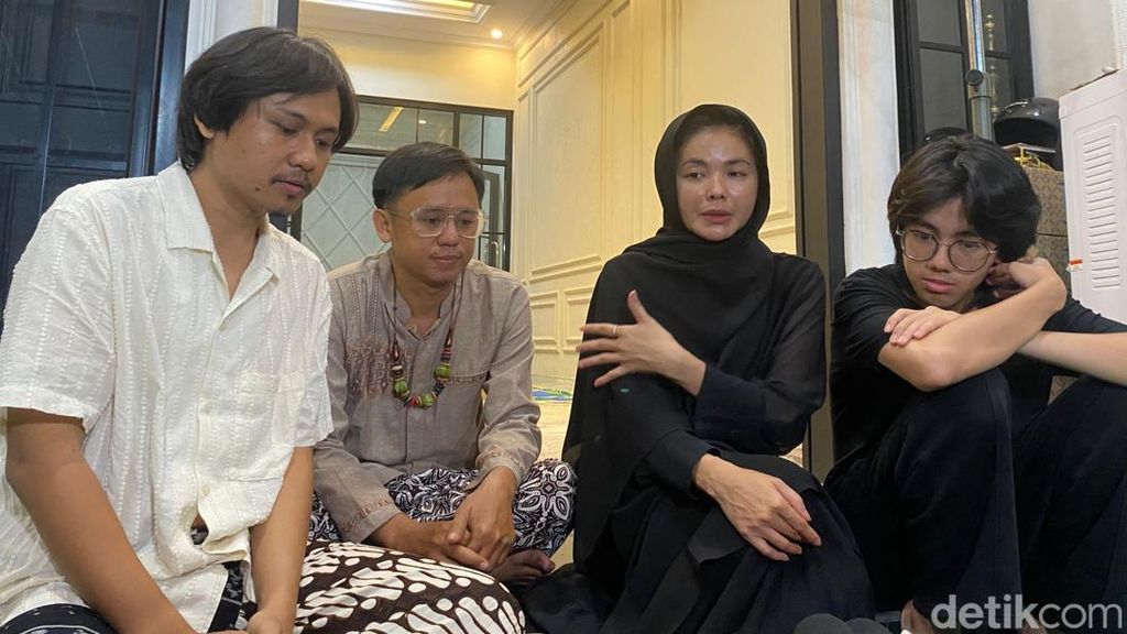 Karina Ranau Terharu Tahlilan Epy Kusnandar Banjir Doa dan Pelayat