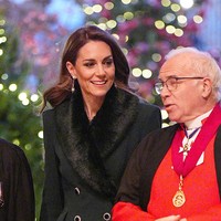 Sebelum keluarga tiba, Kate datang lebih awal sekitar pukul 16.00 untuk mengecek persiapan akhir serta menyapa para tamu dan deretan pengisi acara. Foto: dok. Getty Images