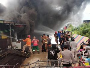 15 Bangunan di Kukar Hangus Terbakar, 3 Anak Tewas Berdempetan