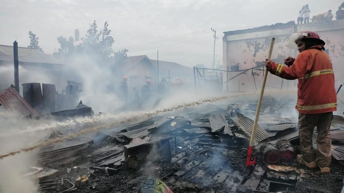 Pilu 3 Anak Bersaudara Tewas Berdempetan Saat Rumah Kebakaran