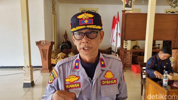 Kepala Dishub Gunungkidul, Irawan Jatmiko saat memberikan keterangan di Wonosari, Gunungkidul, Kamis (11/12/2025). Kepala Dishub Gunungkidul, Irawan Jatmiko saat memberikan keterangan di Wonosari, Gunungkidul, Kamis (11/12/2025).