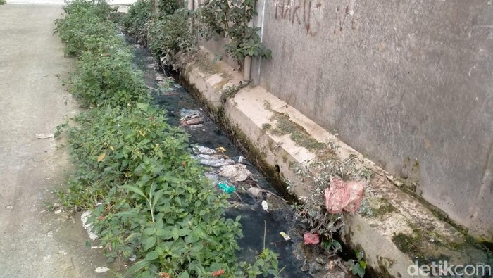 Lapor Ketua! Drainase di Jalan Teladan Binjai Tersumbat, Sering Banjir