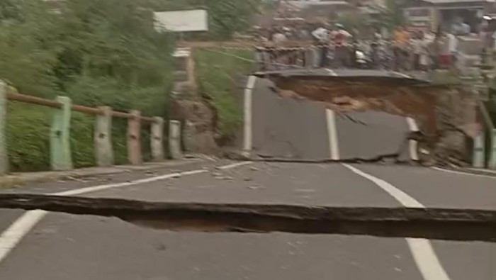 Jembatan Muara Dua di Prabumulih Ambruk, Akses Warga Terganggu