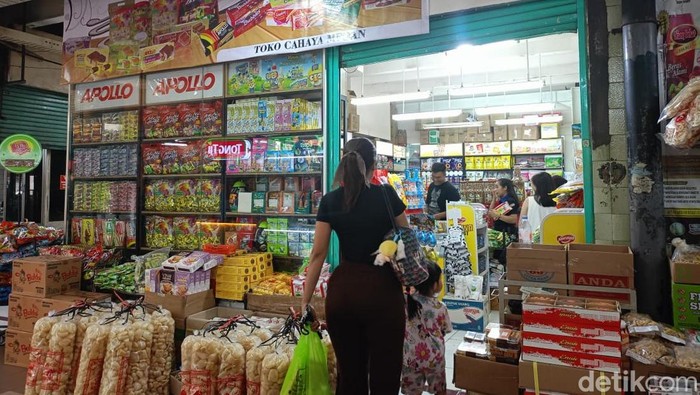 Penjualan Kue Kering di Pasar Atom Masih Lesu Jelang Nataru