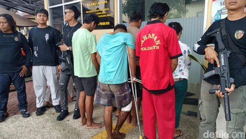 Konferensi pers terkait pengungkapan kasus pencurian di Mapolda NTB, Kamis (11/12/2025). (Foto : Abdurrasyid Efendi/detikBali)