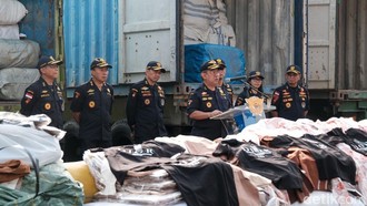 Pemerintah Buka Opsi Sumbangkan Ballpress Baju Ilegal ke Korban Bencana