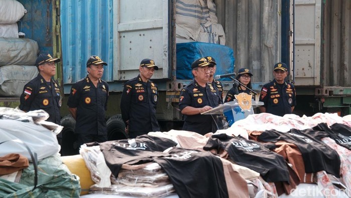 Pemerintah Buka Opsi Sumbangkan Baju Thrifting Ilegal ke Korban Bencana