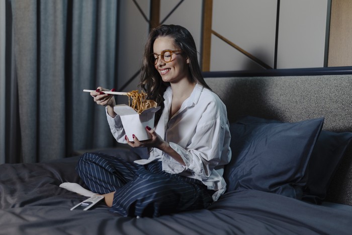 Makan di Tempat Tidur