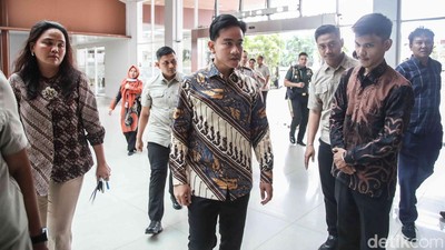 Momen Wapres Gibran Sambangi RSUD Koja Jenguk Korban Tabrak Mobil MBG