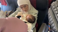 Siti Aminah juga berasa dari Solo. Oleh karena itu, pengajian gunting rambut dan akikah digelar di tanah kelahiran Siti Aminah. Foto: YouTube Ahmad Dhani Dalam Berita