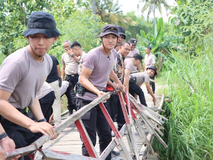 Pemkab dan Polres Wonogiri Kolaborasi Renovasi Jembatan Dungtemu