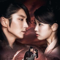 Lee Joon Gi dan IU menampilkan visual yang tak terlupakan dalam drama Korea Moon Lovers: Scarlet Heart Ryeo. Drama ini mengikuti kisah seorang wanita yang melakukan perjalanan waktu ke era Goryeo dan jatuh cinta pada pangeran berkarisma yang ditakuti banyak orang. Foto: Instagram