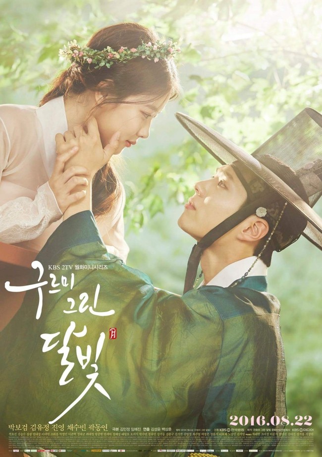 Park Bo Gum dan Kim Yoo Jung baru-baru ini dinobatkan sebagai Legendary Couple di Asia Artist Awards 2025. Love in the Moonlight cocok masuk watchlist jika kamu penasaran melihat kisah cinta wanita yang menyamar sebagai pria dan putra mahkota yang tidak menyadari identitas aslinya. Foto: Instagram