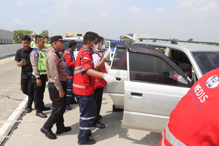 Misteri 4 Warga Pacitan Ditemukan Tewas dalam Mobil di Tol