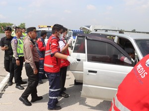 4 Orang Tewas dalam Mobil di Tol Tegal Diduga Keracunan Gas