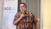 Arrya Tirto Sumarto dari Biro Kerja Sama Teknik Luar Negeri memaparkan pentingnya tata kelola Ormas Asing dalam mendukung kolaborasi pembangunan daerah. Ia menekankan bahwa pemerintah pusat, melalui 4 Pilar National Focal Point, berperan memastikan kerja sama internasional sejalan dengan prioritas nasional dan tertib regulasi.