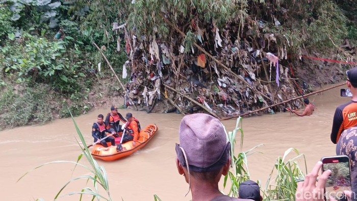 8 Santriwati Blora Hanyut di Sungai Lusi, 5 Belum Ditemukan