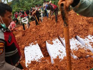 Bolehkah Tidak Memandikan dan Mengafani Korban Bencana yang Sangat Banyak?