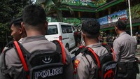Beberapa korban mengalami luka ringan, sementara sebagian lainnya harus menjalani observasi lebih lanjut karena benturan cukup keras. Pihak sekolah menyatakan telah berkoordinasi dengan orang tua siswa, rumah sakit, serta kepolisian untuk memastikan kondisi para korban.