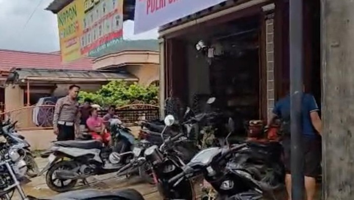 Aksi Polisi di Sumut Beri Servis-Cuci Motor Gratis Bagi Warga Terdampak Bencana